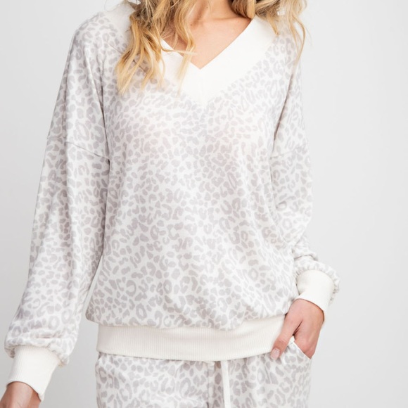 LAST ONE GREY LEOPARD FULL SET LOUNGE/PJ SET SMALL - Picture 3 of 7